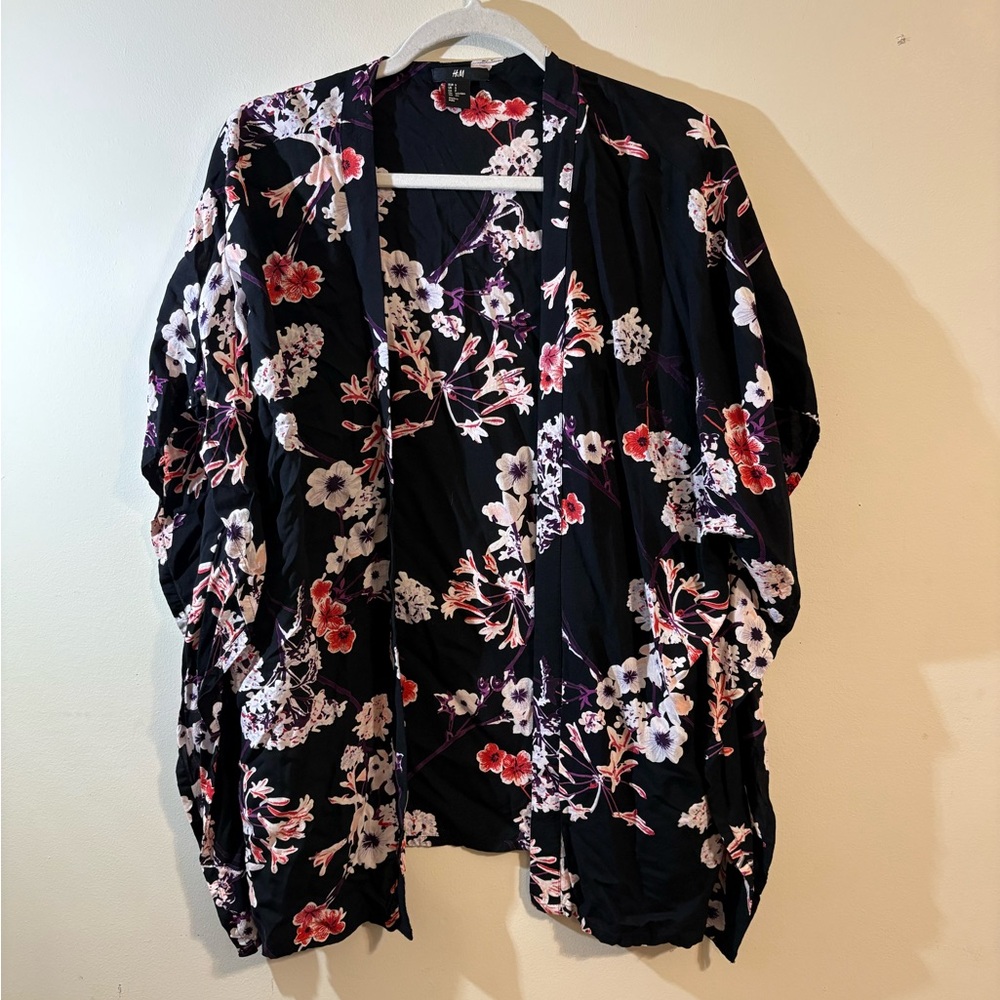 H&M Women’s Small black floral kimono versatile lightweight cardigan‎ cover-up